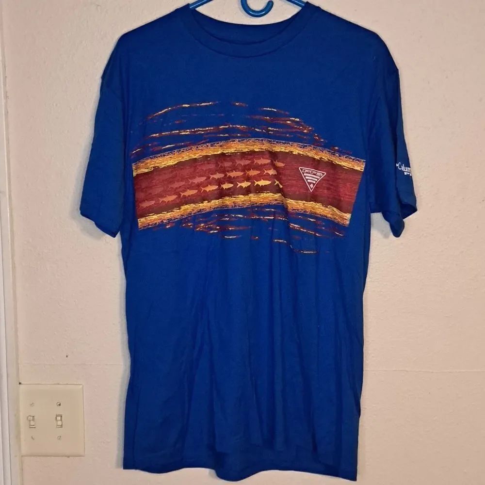 Columbia blue short sleeve fish t shirt size large